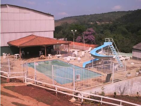 Pousada com Quadra de Tênis em Terra Preta